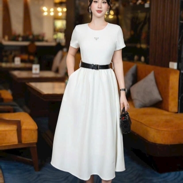 Áo đầm nữ dáng dài trắng kèm dây lưng Prada