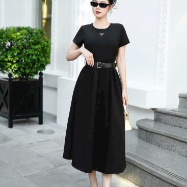 Áo đầm dài nữ màu đen kèm dây lưng Prada