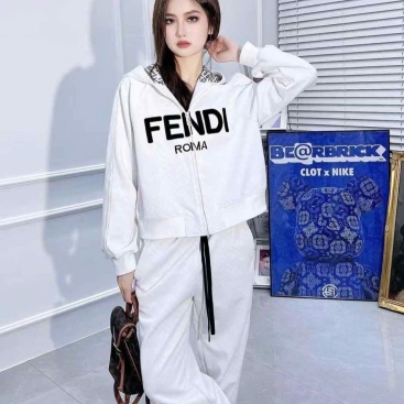 Combo bộ áo quần màu trắng Fendi