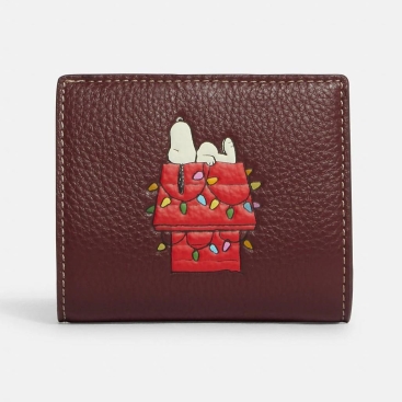 Ví ngắn nữ cầm tay màu đỏ limited Coach X Peanuts Snap Wallet With Snoopy Ski Motif