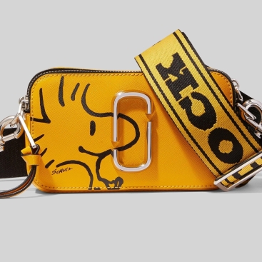 Túi đeo vai The Marc Jacobs x Peanuts Woodstock Snoopy màu vàng chính hãng mới nhất