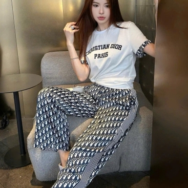 Combo bộ áo thun trắng quần suông dài họa tiết hãng Dior