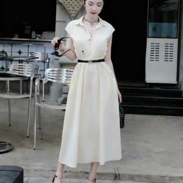 Áo đầm dài Dior kèm thắt lưng đen 