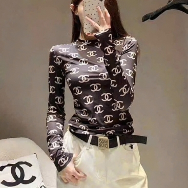 Áo thun nữ màu nâu giữ nhiệt họa tiết hãng Chanel