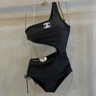 Set áo tắm Chanel khoét eo 1 mảnh màu đen 