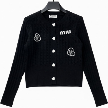 Áo nữ len tay dài trắng đen cúc tim Miu Miu