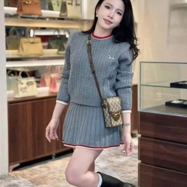 Combo áo váy len xám vàng kem Thom Browne