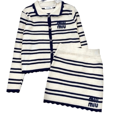 Combo áo tay dài váy ngắn Miu Miu