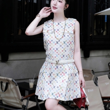 Áo đầm nữ cổ tròn sát nách họa tiết hãng LV