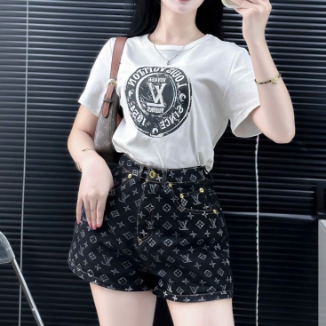 Combo mix áo thun trắng quần short đen LV