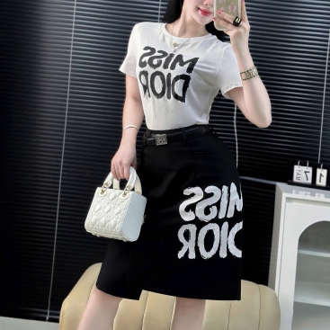 Combo áo thun trắng váy đen họa tiết hãng Miss Dior