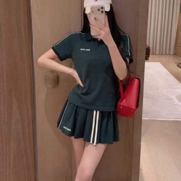 Combo áo có cổ váy xếp ly thun xanh lá Miu Miu