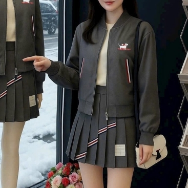 Combo áo khoác váy ngắn xếp ly họa tiết chó Thom Browne