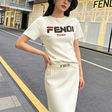 Combo áo thun váy dáng ôm dài trắng đen Fendi