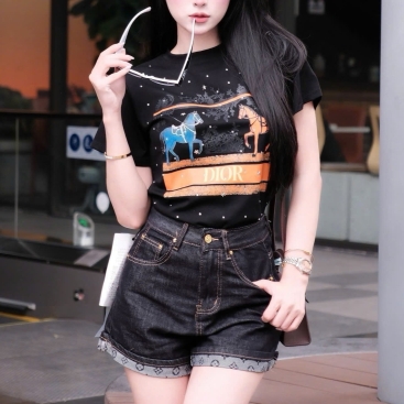 Áo thun Dior trắng đen họa tiết ngựa đính đá 