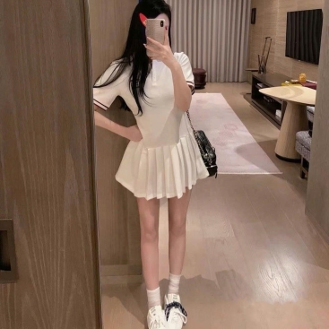 Đầm nữ Miu Miu trắng váy xếp ly