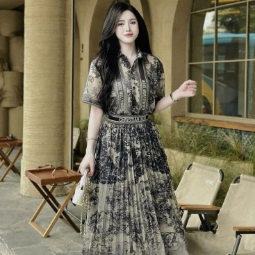 Combo áo sơ mi váy dài xếp ly Dior