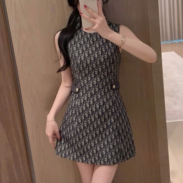 Áo đầm sát nách cổ tròn họa tiết hãng Dior