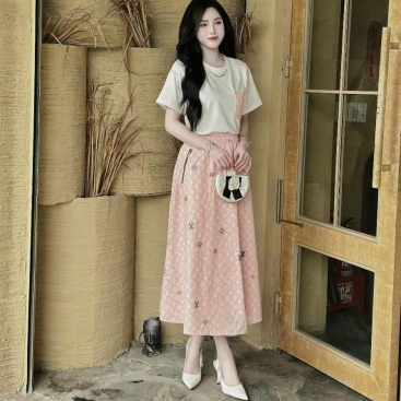 Combo áo thun váy dài nhiều màu Louis Vuitton