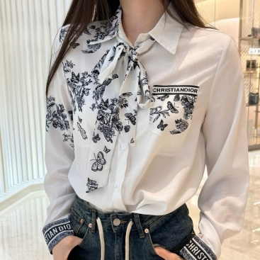Áo sơ mi trắng tay dài họa tiết hãng cột nơ Dior