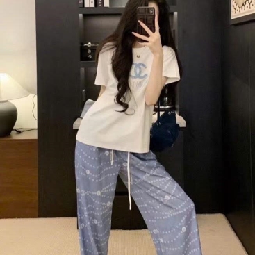 Combo bộ nữ áo thun trắng quần dài xanh dương Chanel