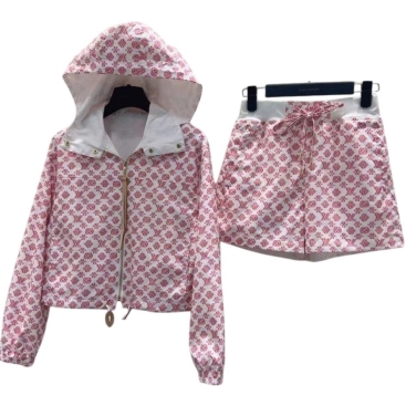 Combo áo có nón và quần short nữ màu hồng LV