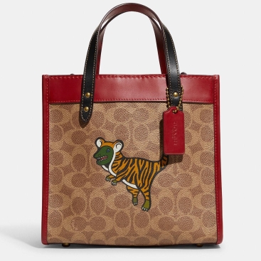 Túi đeo chéo Coach Lunar New Year Field Tote 22 In Signature Canvas With Tiger Rexy